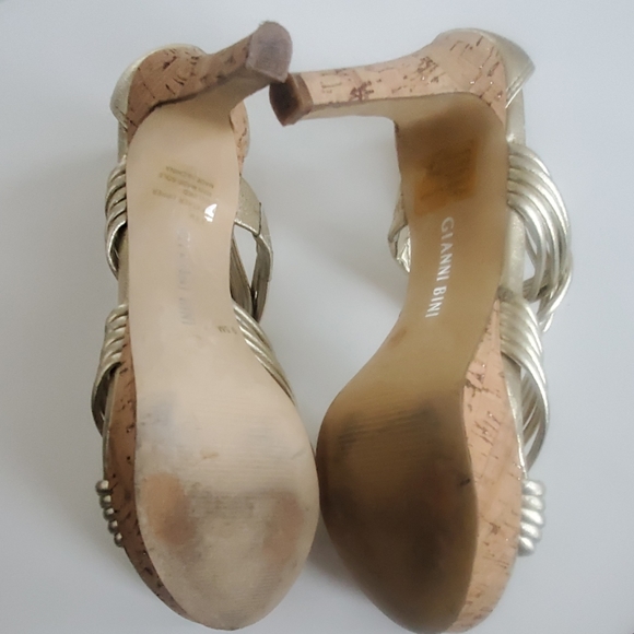 HP🎉Gianni Bini Gold Leather Strap Cork Heels 9.5 - Picture 6 of 8